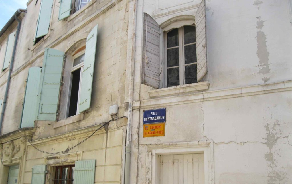 Saint-Rémy-de-Provence-Nostradamus street